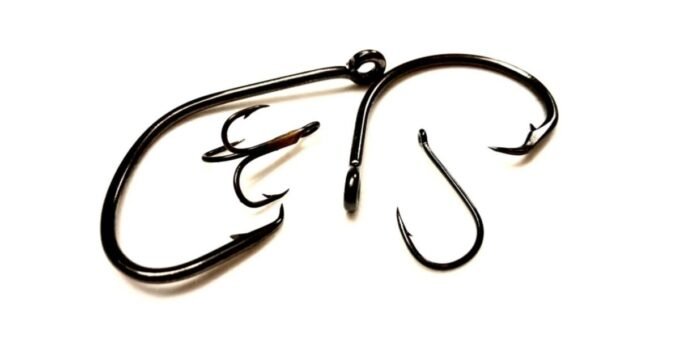 different sized fishing hooks